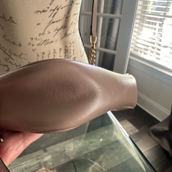 Authentic Gucci GG Marmont Matelasse Leather Crossbody Bag - Picture 6 of 17